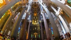 ¿Cómo llegar a la Sagrada Familia? Transporte, horarios y precios